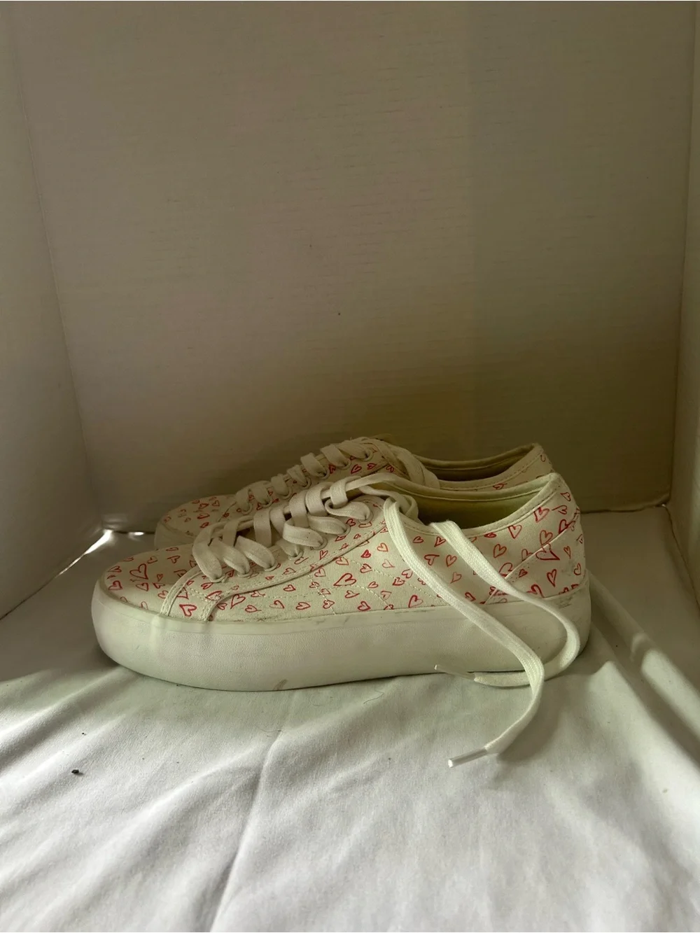 Joie White Canvas Heart Print Platform Sneakers Women’s Size 9 Lace Up Shoes